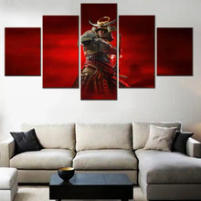 Tableau mural gaming en 5 panneaux avec un samouraï en armure métallique sombre et or sur fond rouge dramatique