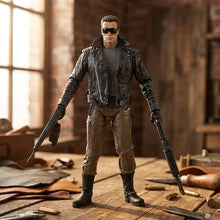 Figurine terminator t-800 articulée en cuir noir avec lunettes de soleil et armes doubles pour collection