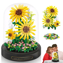 Tournesol jaune vif en briques plastiques avec led à lumière chaude sous cloche transparente avec fleurs roses