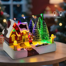 Village de noël lumineux avec maisons enneigées, sapins verts et violets et père noël sur chemin enneigé, dimensions annoncées